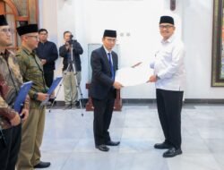 Farhan Lantik Pimpinan Baznas Kota Bandung 2026–2031, Targetkan Perkuat Pengentasan Kemiskinan