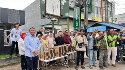 Wujud Nyata Kepedulian Sosial, PT Pegadaian (Persero) Kanwil X Jawa Barat Rutin Gelar Program “Mengetuk Pintu Langit” Lewat 57 Kantor Cabang